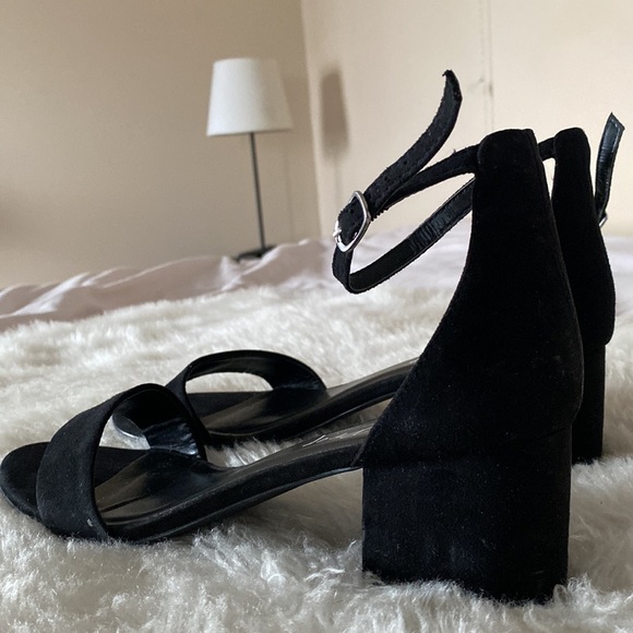 Simple black heeled sandals - Picture 2 of 6
